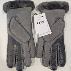 UGG *Rare Grey* Handsewn Sheepskin Seamed Glove (M)